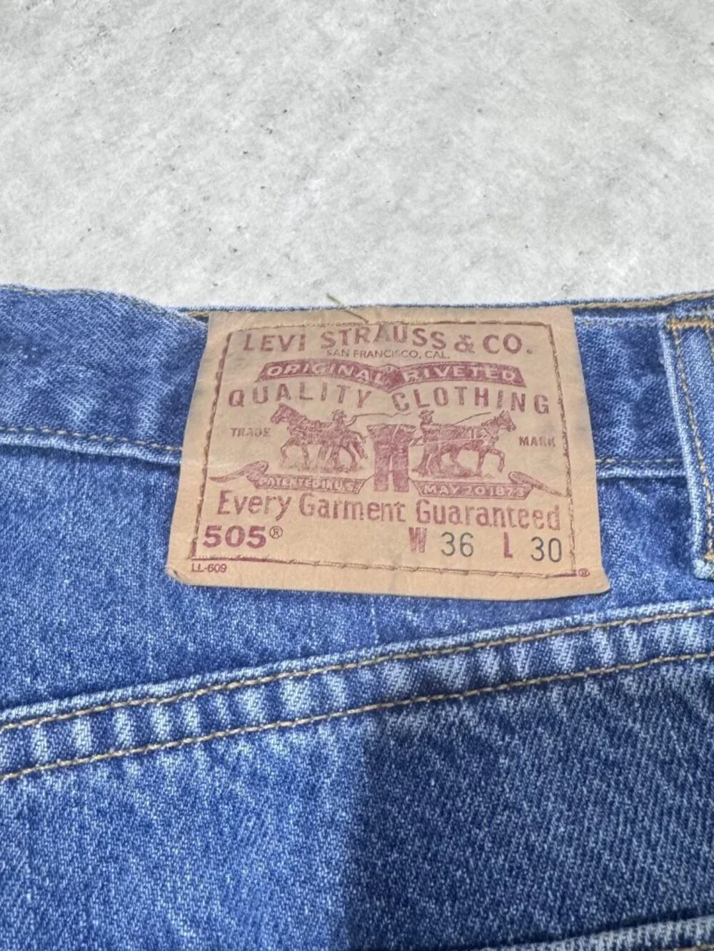 Levis 505 Regular Fit Straight Leg Jeans Mens 36x30 Made in USA Red Tab
